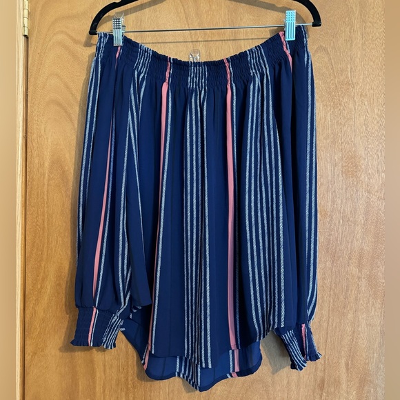 Express Strapless Flowy Top - Picture 2 of 5